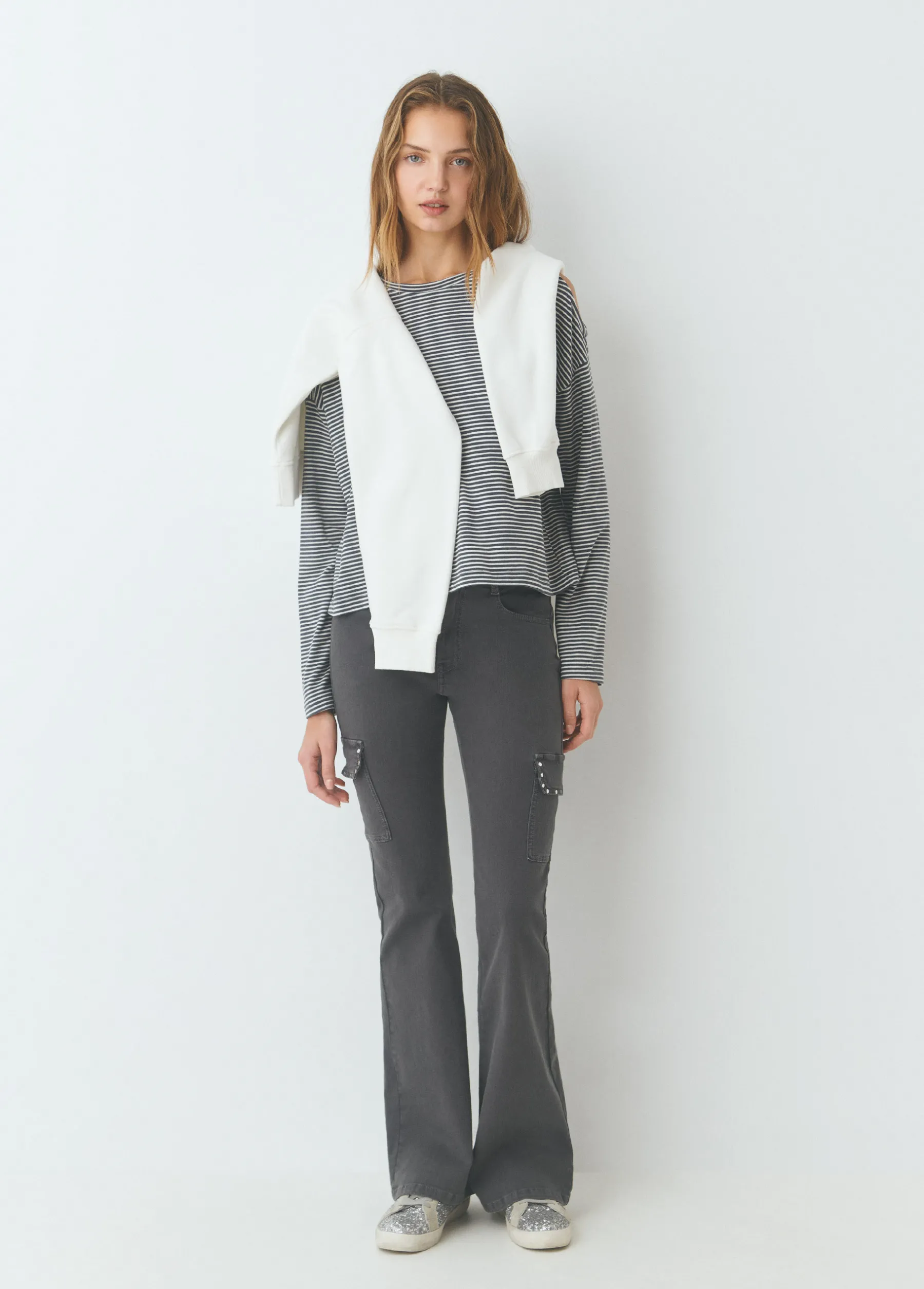 Pantalones*Brownie Pantalón campana cargo tachas Antracita