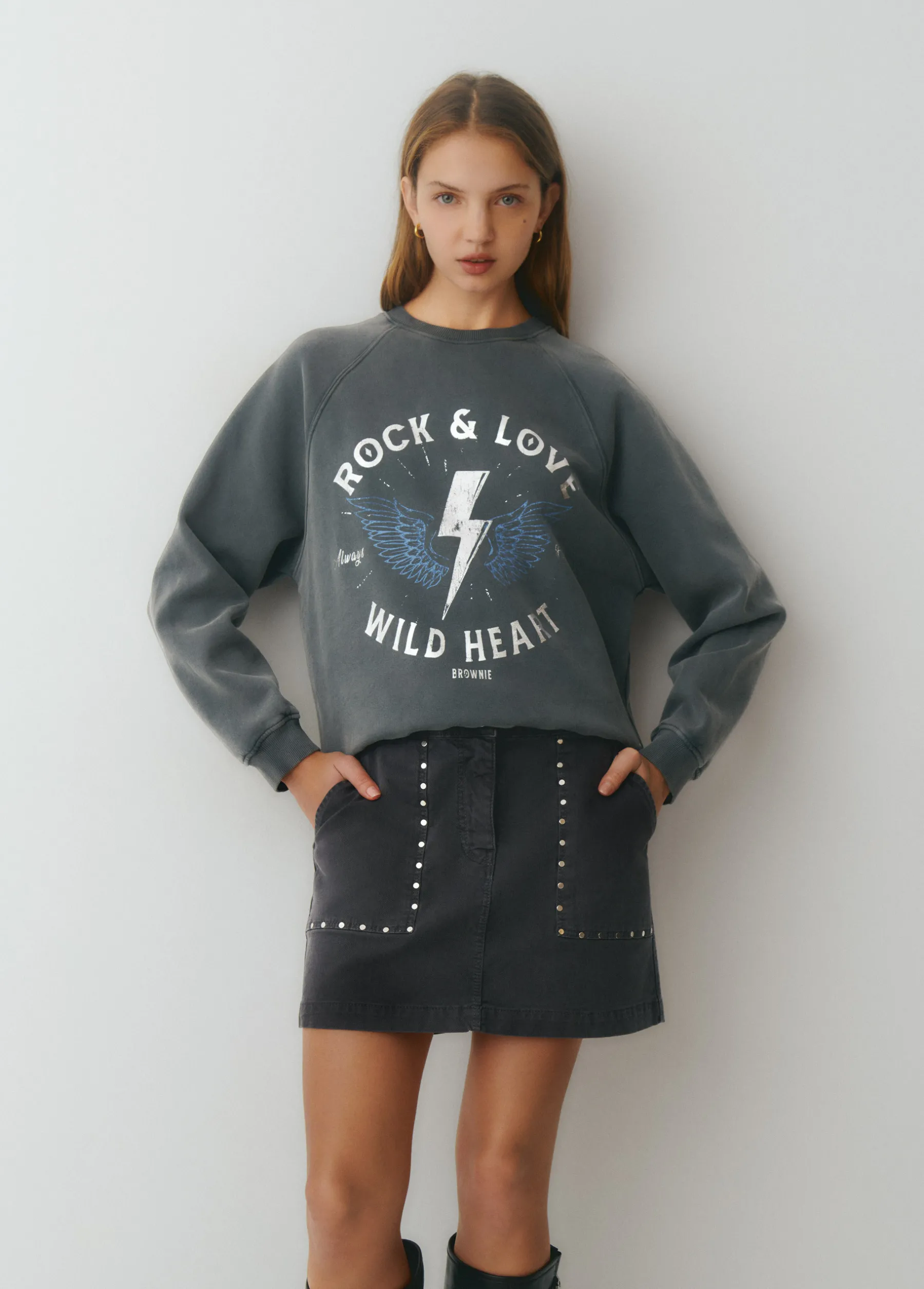 Sudaderas*Brownie Sudadera print posicional foil Grisoscuro